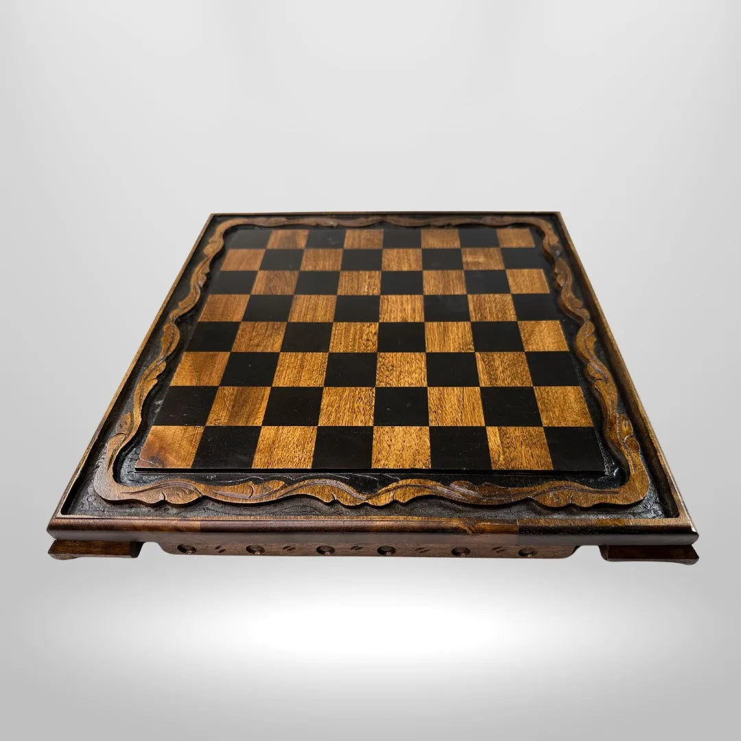 MC01 Metal Satranç Takımı – BigBang XL Taşları ve Ceviz Ahşap Tahtası (35 cm)